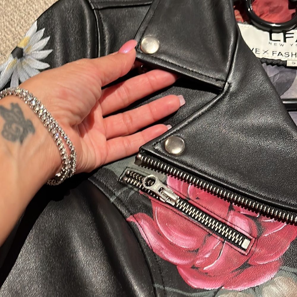 Leather jacket  - Picture 6 of 9